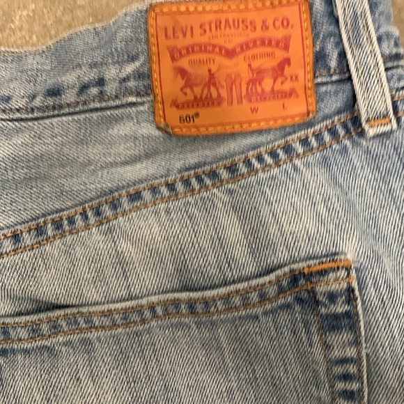 Levi's 501 button fly Blue Jean Shorts with Distressed Hem - Picture 2 of 5